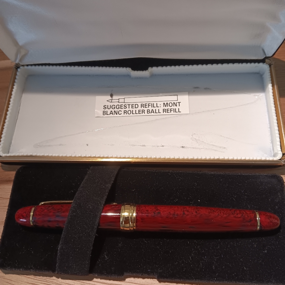 Vintage pen in case. Monte Blanc?